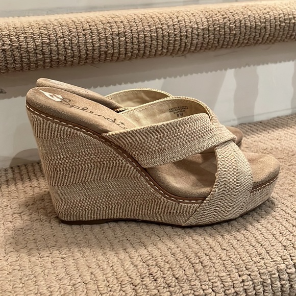 Splendid creme sandals. Size 8. Gently worn. - Picture 5 of 7